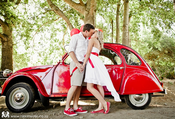 Делаем акцент на ярко-красном цвете