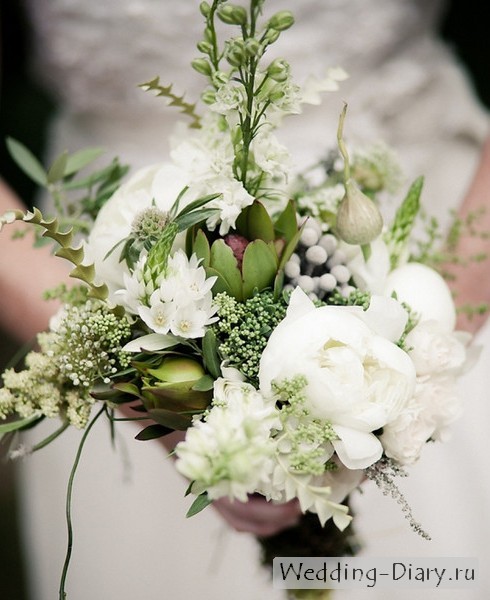 Бело-зелёная цветовая палитра свадебного букета