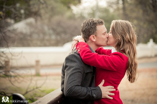Искренние чувства и поцелуи на фото Красивая фотосессия перед свадьбой