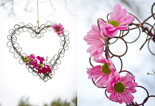 Красивые свадебные фотографии Сердечко украшенное цветами на церемонии бракосочетания