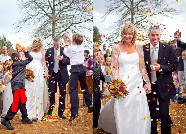 Счастливые молодожёны Никки и Марк после церемонии