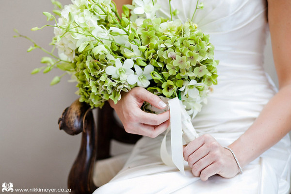 Букет невесты в нежно-зеленых тонах