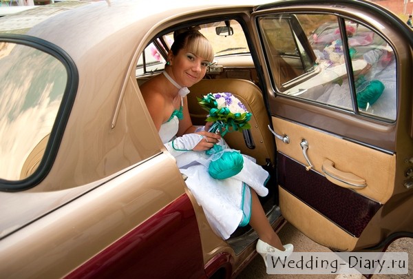 Раритетный ретро автомобиль - советская чайка