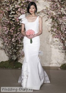 Белоснежное платье облегающего силуэта Шикарный бант на плече