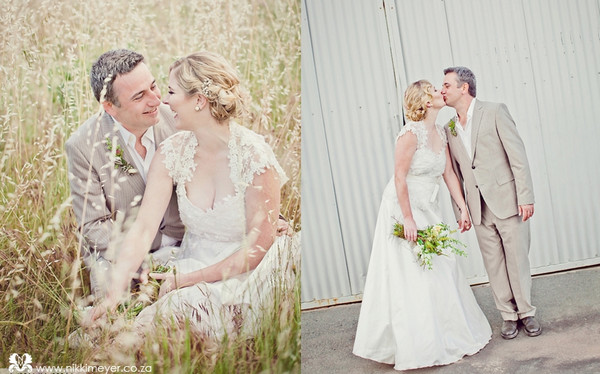 Присели на травке Свадебное фото