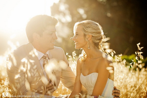 Солнечное золото и колосья Молодожёны на прогулке