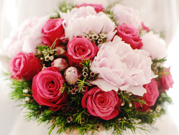 Букет невесты из роз и пионов Красивый свадебный букет 2012 года