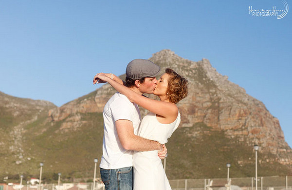 Сладкий поцелуй love-story Съёмка love-story на природе