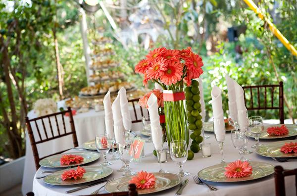 Коралловый цвет на свадьбе Оформление банкетного зала в коралловой палитре