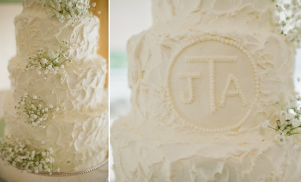 Изысканный свадебный торт Белоснежный торт с красивым декором