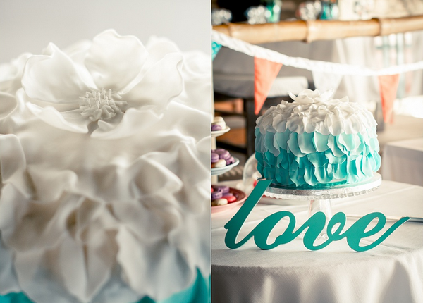 Красивый свадебный торт фото Модный торт в бело-бирюзовой гамме