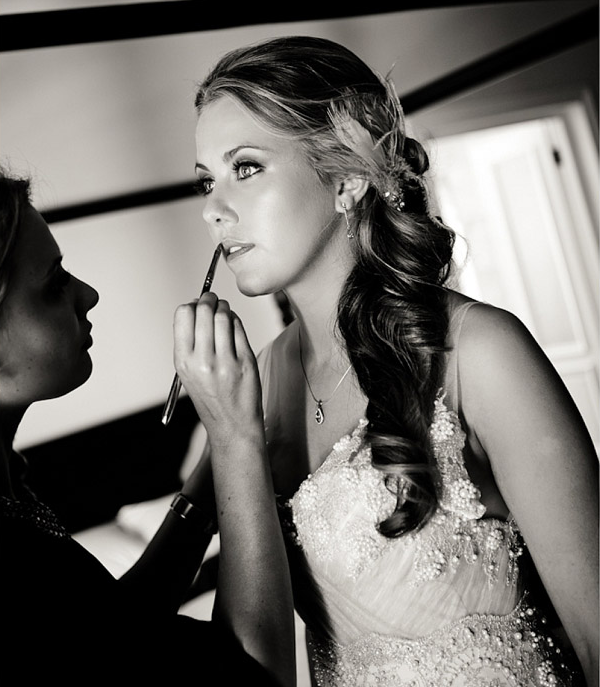 Красивая невеста и аккуратный макияж