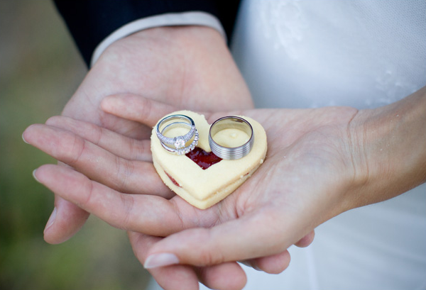 Обручальные кольца из белого золота Золотые обручальные кольца на фото