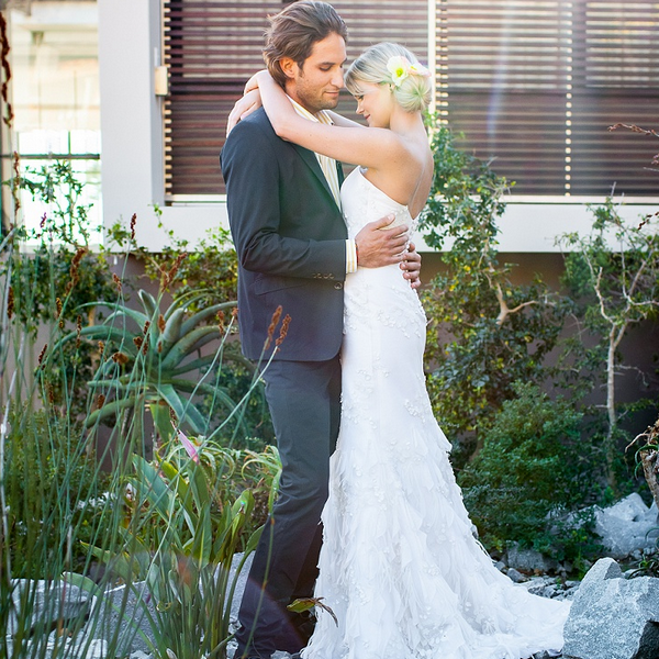 Красивые и счастливые молодожены Свадебное вдохновение