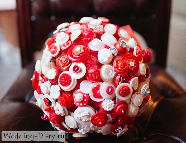 Свадебный букет из пуговиц