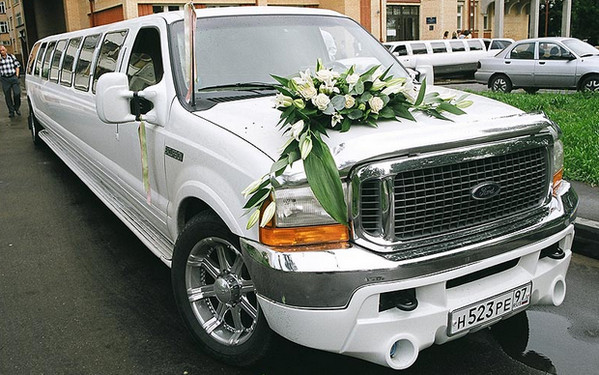 свадебный лимузин