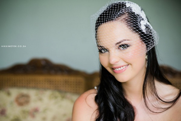 Невеста с фатой вуалью в стиле ретро