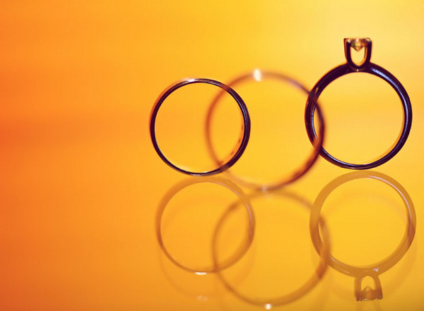 Обручальные кольца + кольцо с помолвки на фото