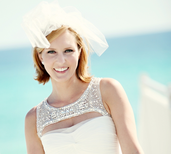 Невеста с мини фатой