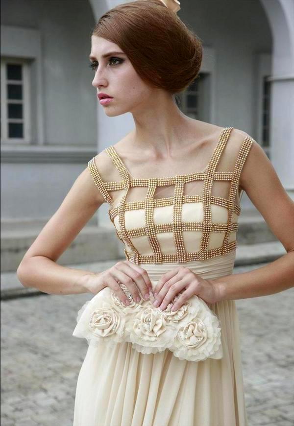 Платье невесты цвета шампанское с металлическим декором