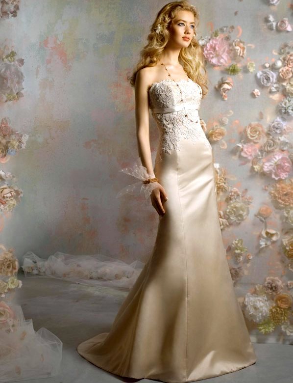 Шелковое золотистое свадебное платье цвета шампань