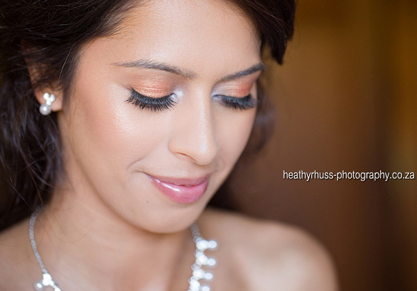 Макияж для брюнеток в персиковых тонах