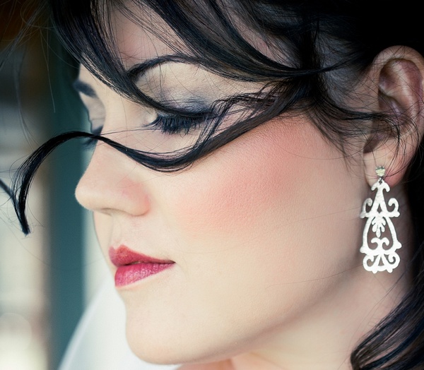 Яркий макияж для невесты-брюнетки