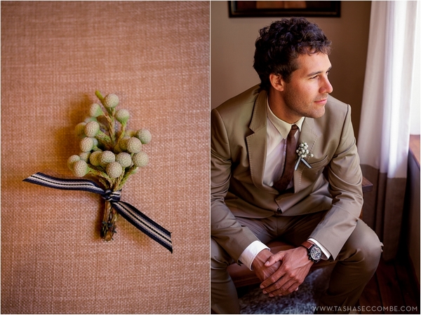 Бутоньерка жениха из ягод