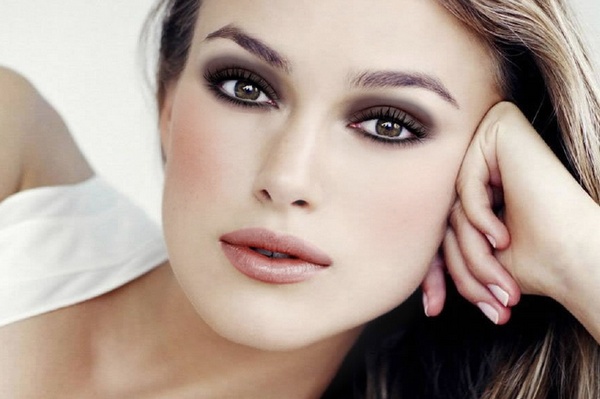 Макияж smoky-eyes от Киры Найтли