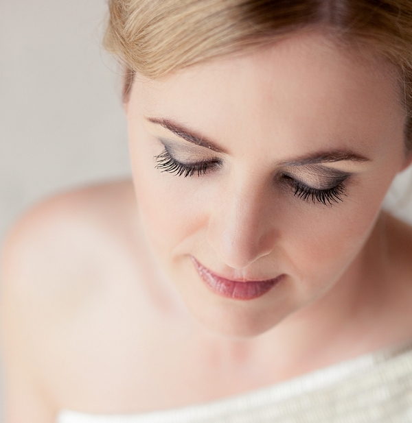 Свадебный макияж для блондинки smokey-eyes