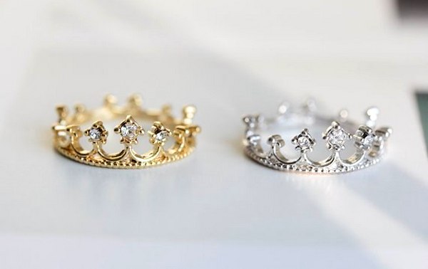 Обручальное кольцо-корона в белом и желтом золоте